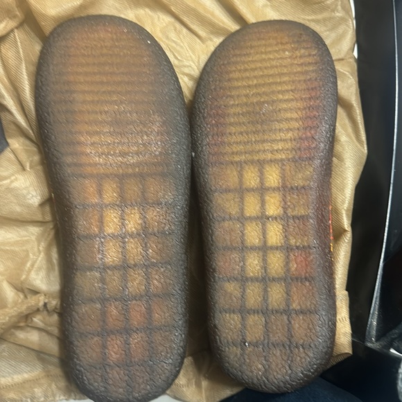 Comfortable shoes for hanging out, walking around for all errands. - Picture 3 of 5